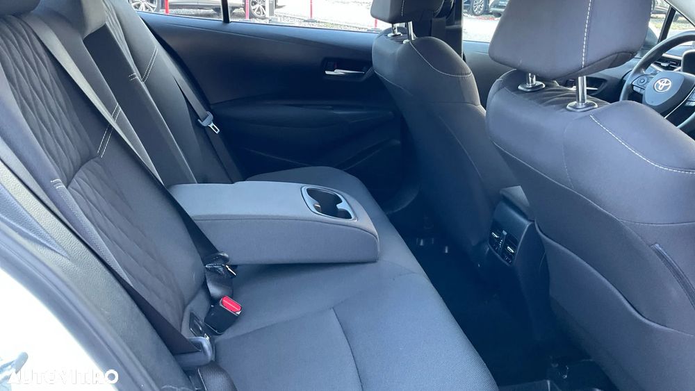 Toyota Corolla Sedan 1.8 HSD Business - 15