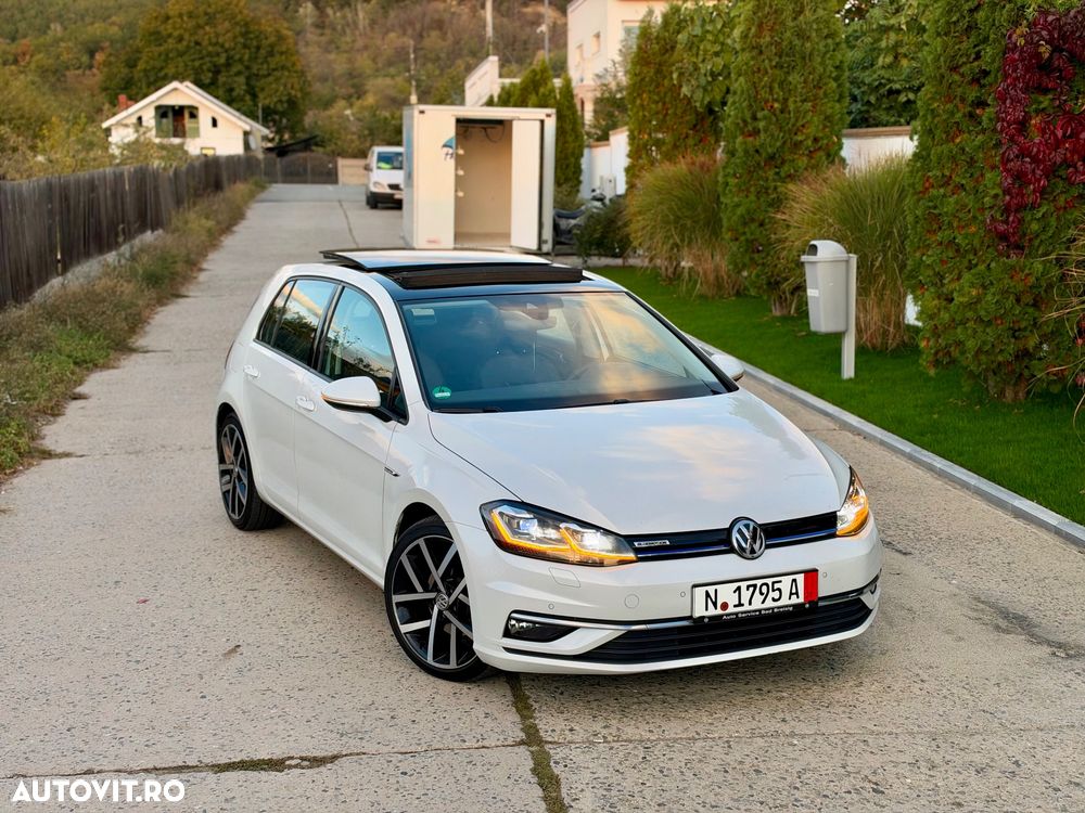 Volkswagen Golf - 1