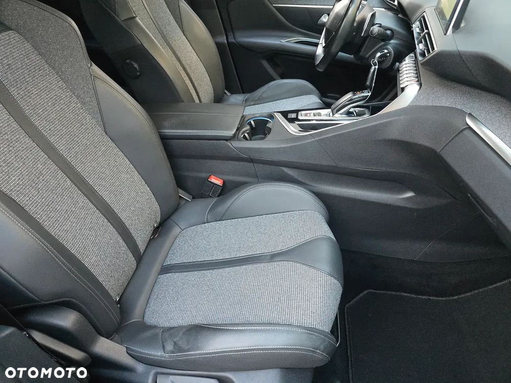 Peugeot 3008 1.5 BlueHDi Allure Pack S&S EAT8 - 17