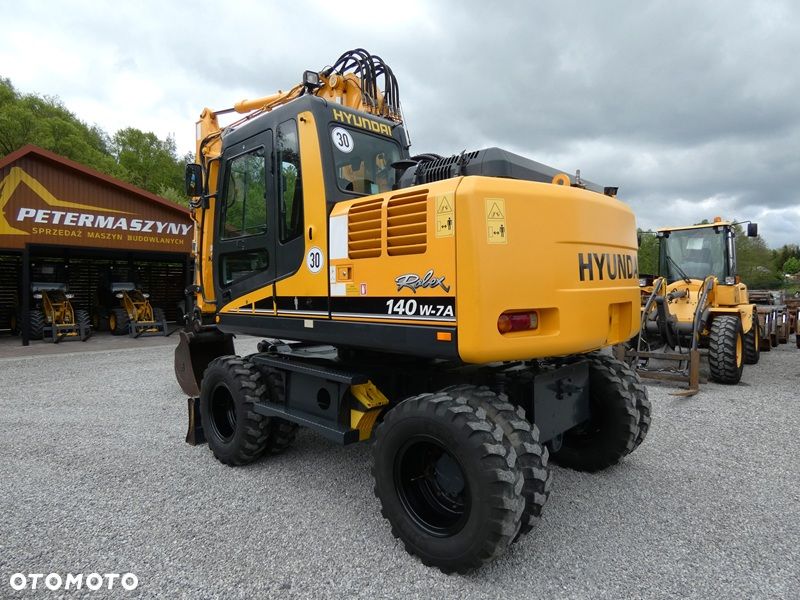 Hyundai 140W-7A / Stan BDB / Ładnie utrzymana / - 4