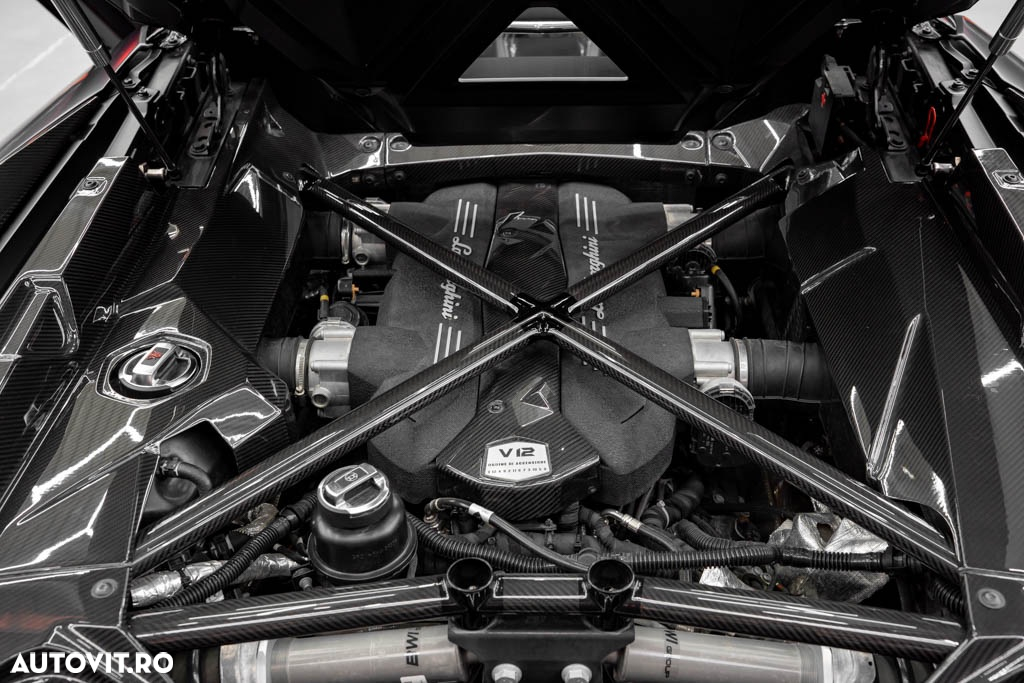 Lamborghini Aventador S Roadster - 21