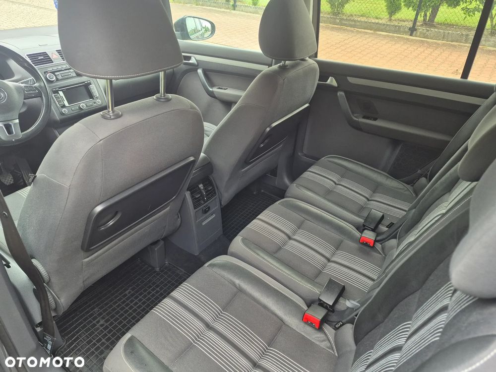 Volkswagen Touran 2.0 TDI DPF MATCH - 18