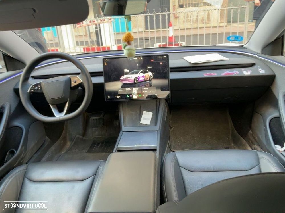 Tesla Model 3 RWD — fotografia 3