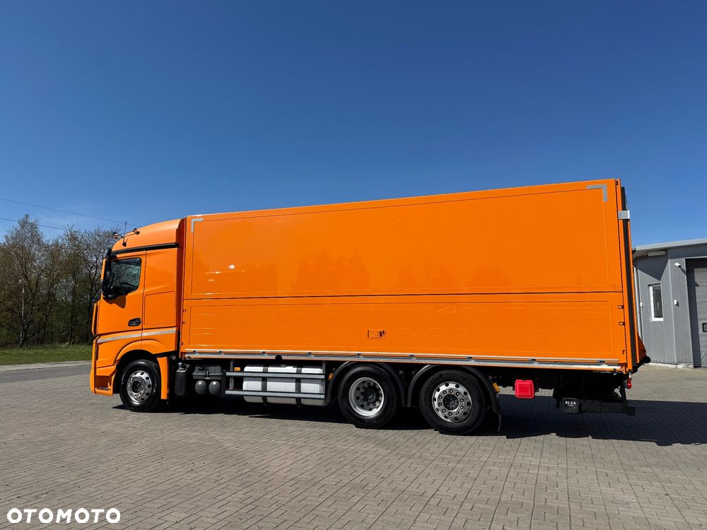 Mercedes-Benz Actros - 9