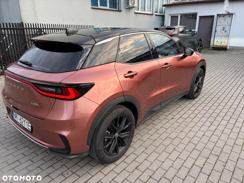 Lexus LBX 1.5 Hybrid Cool AWD - 4