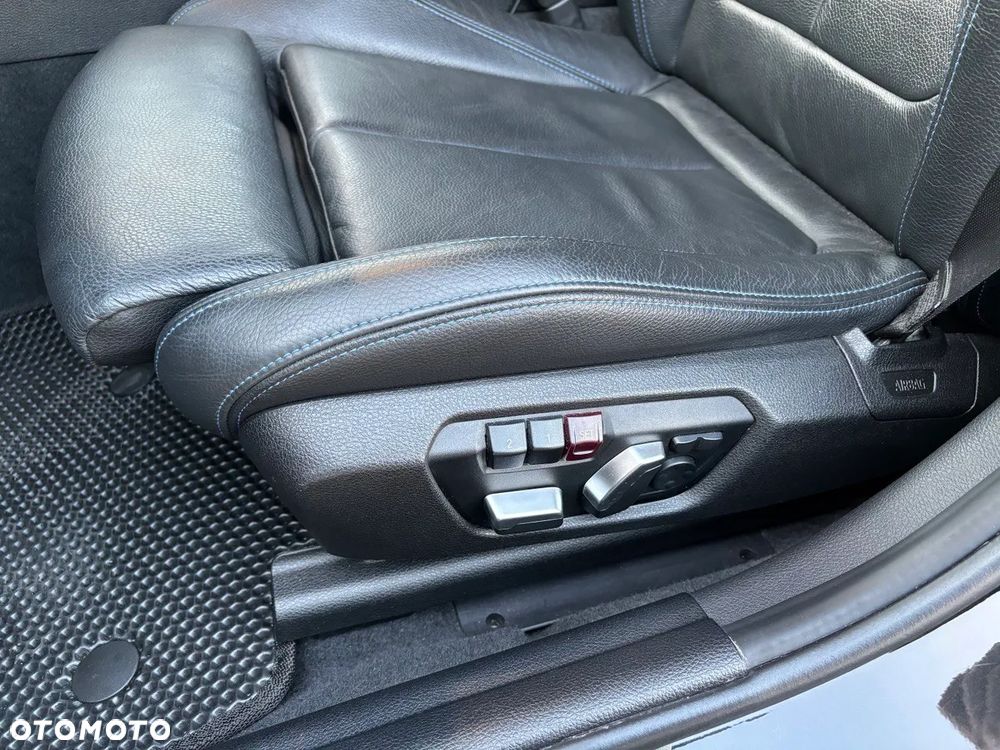 BMW Seria 1 M140i xDrive Shadow sport - 12