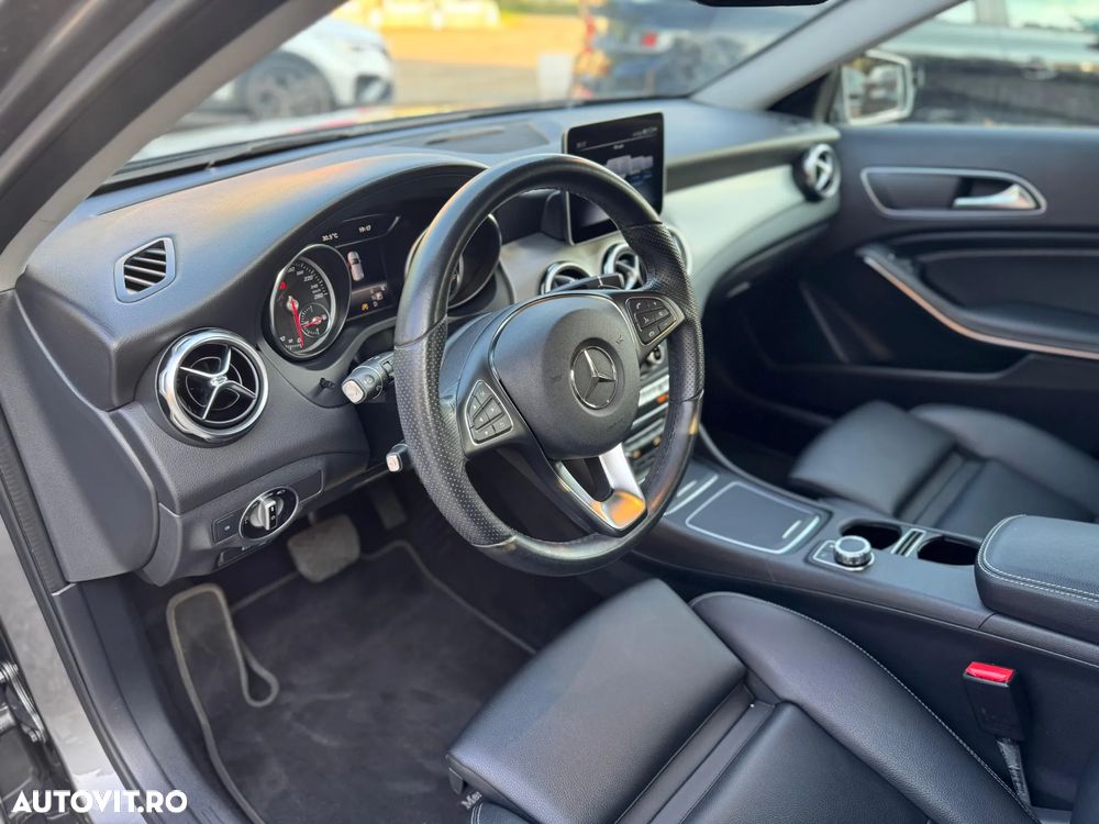 Mercedes-Benz GLA - 13