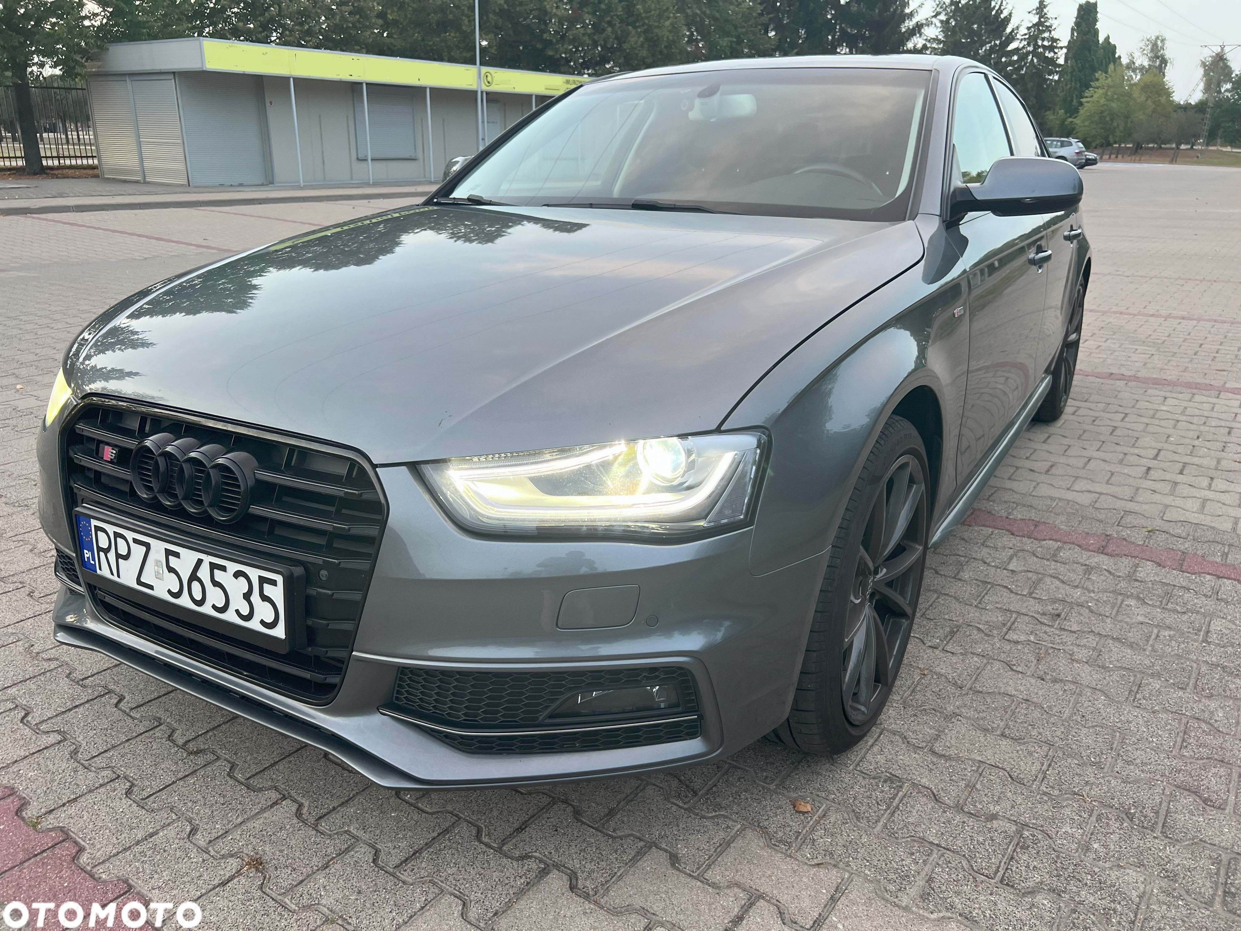 Audi A4 - 1