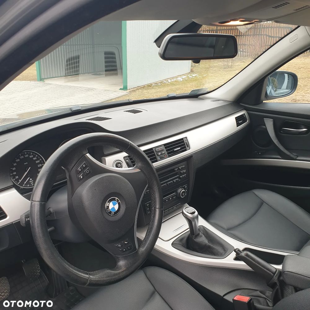 BMW Seria 3 318d - 11