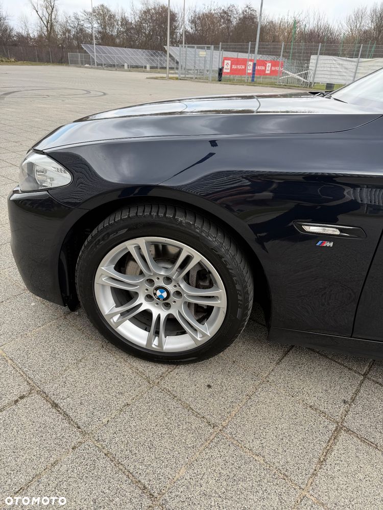 BMW Seria 5 525d xDrive - 12