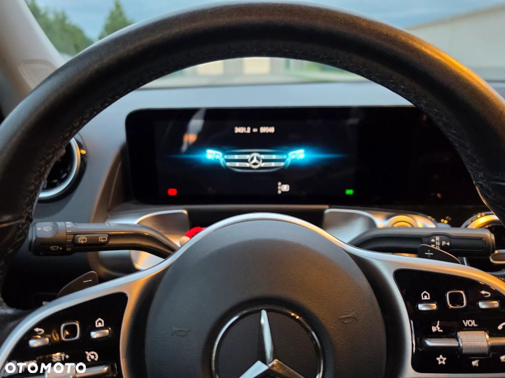 Mercedes-Benz GLB - 11