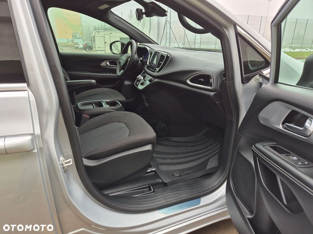 Chrysler Pacifica - 14