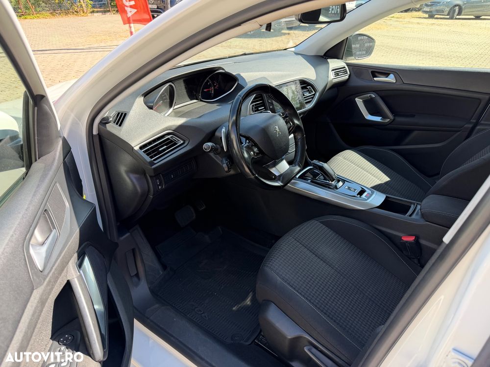 Peugeot 308 1.2 L PureTech Turbo S&S EAT8 Active Pack - 8
