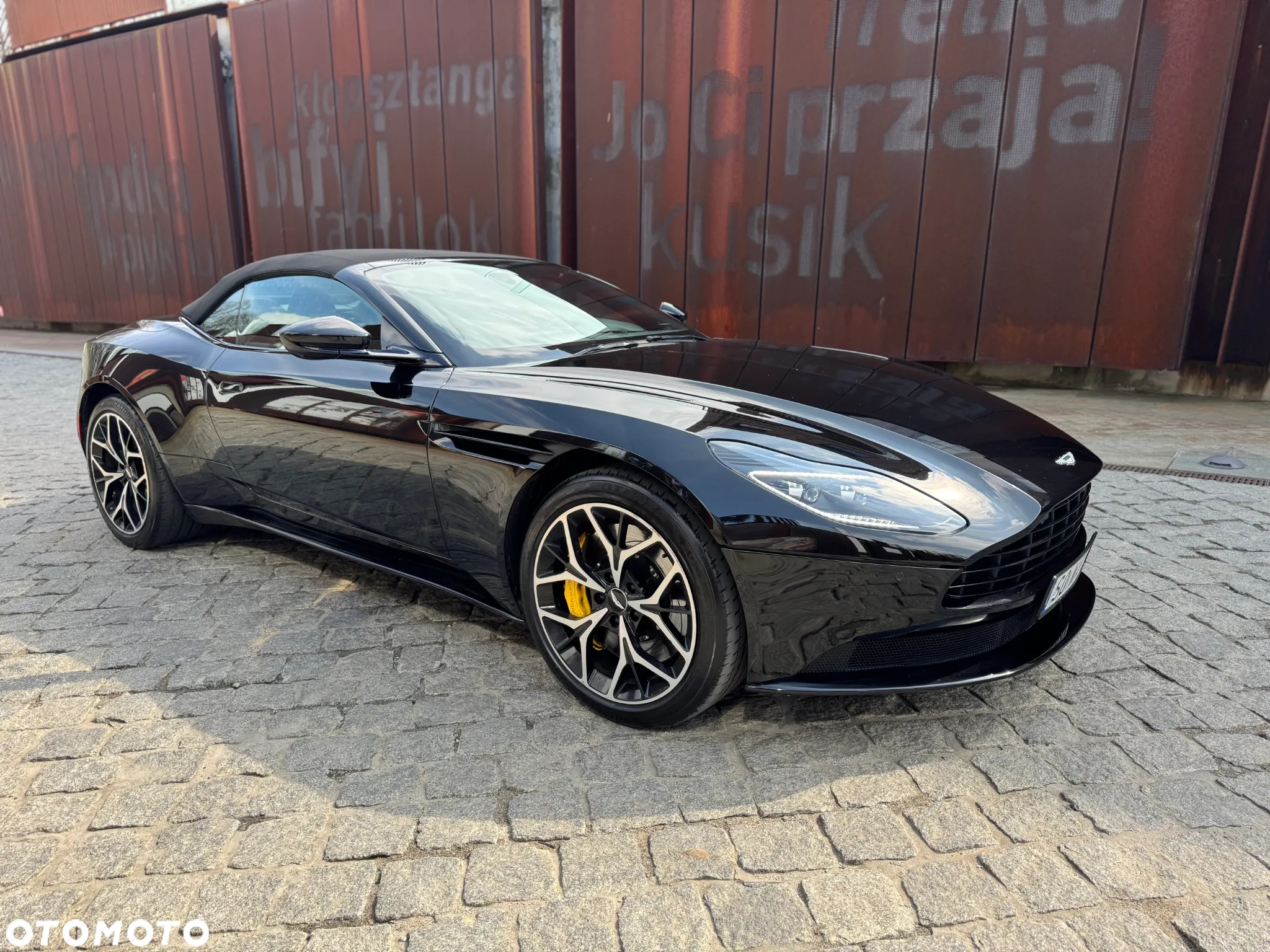 Aston Martin DB11 - 26