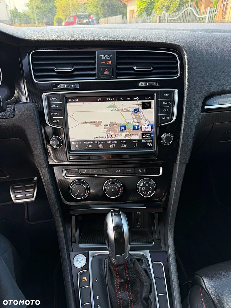 Volkswagen Golf - 11