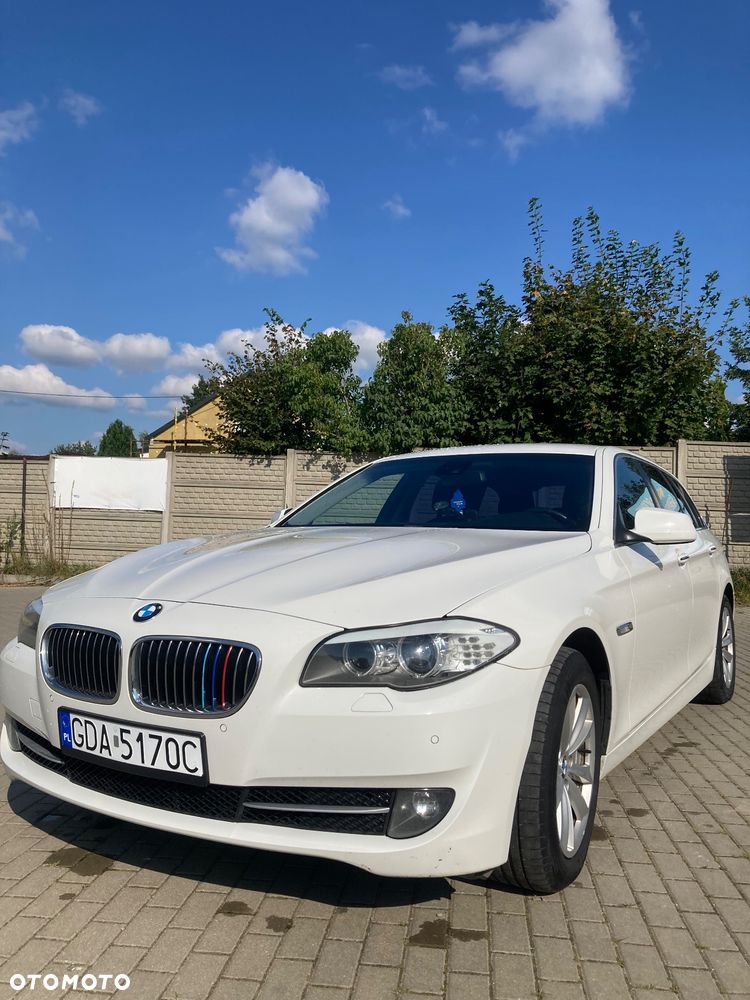 BMW Seria 5 523i Touring Sport-Aut - 1