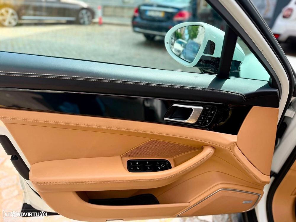 Porsche Panamera Sport Turismo 4 E-Hybrid - 11