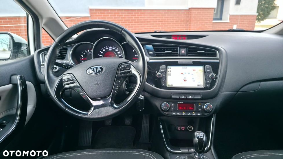 Kia Ceed 1.6 CRDi 136 ISG Spirit - 13