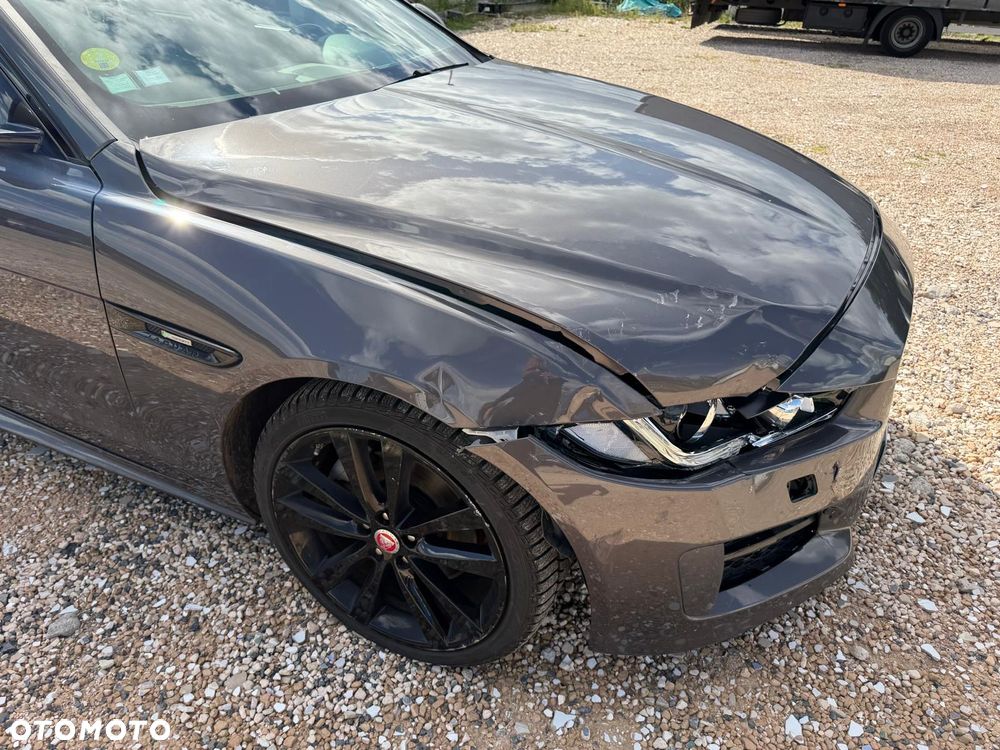 Jaguar XE 2.0 D R-Sport - 31
