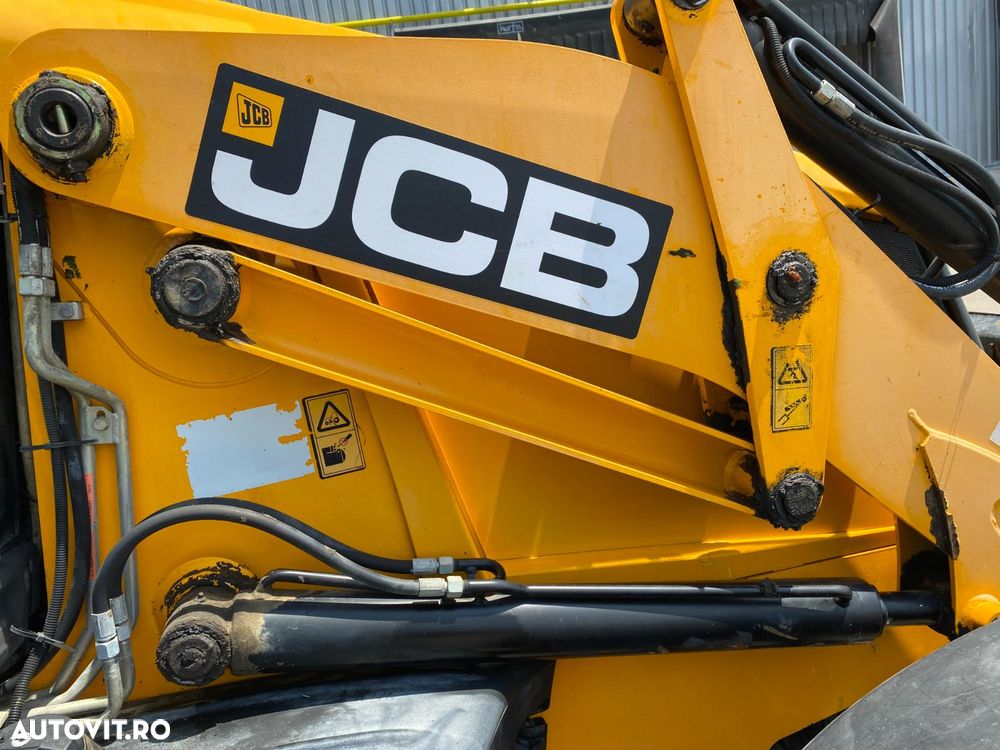 JCB 3CX ECO 4X4 BULDOEXCAVATOR - 24