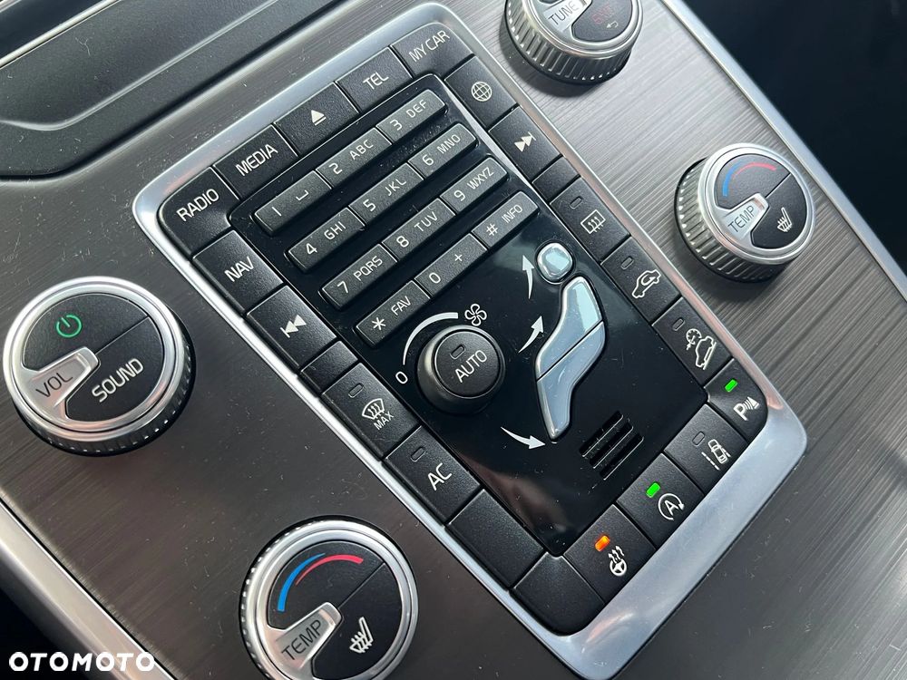 Volvo XC 70 D5 AWD Dynamic Summum - 33