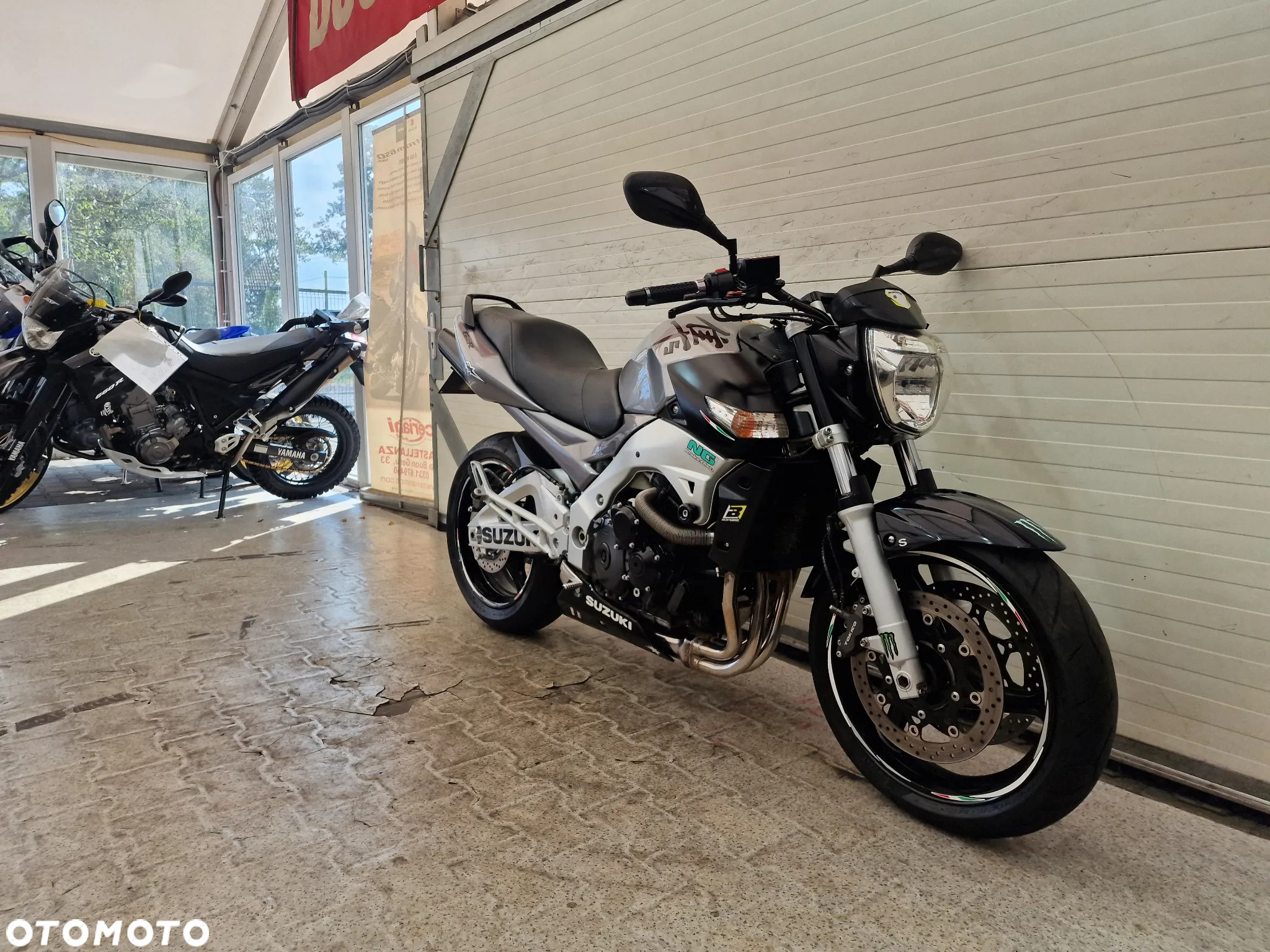 Suzuki GSR - 5