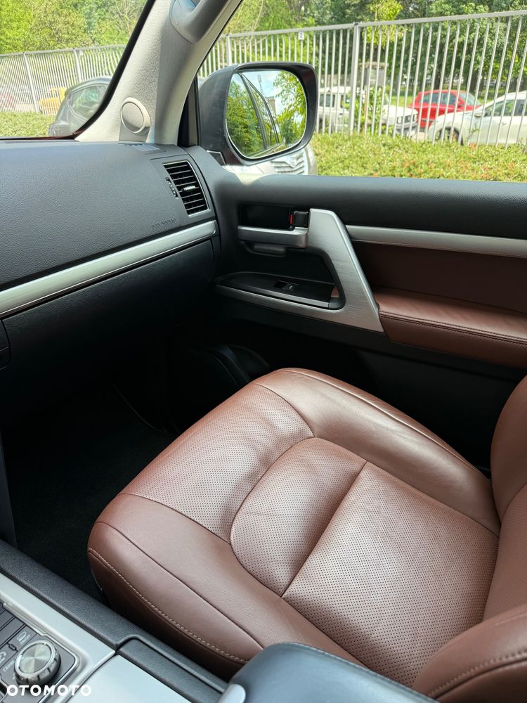 Toyota Land Cruiser LC 4.6 Limited 7os - 17