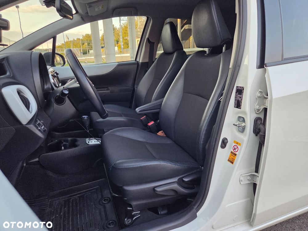Toyota Yaris Hybrid 100 Dynamic - 12