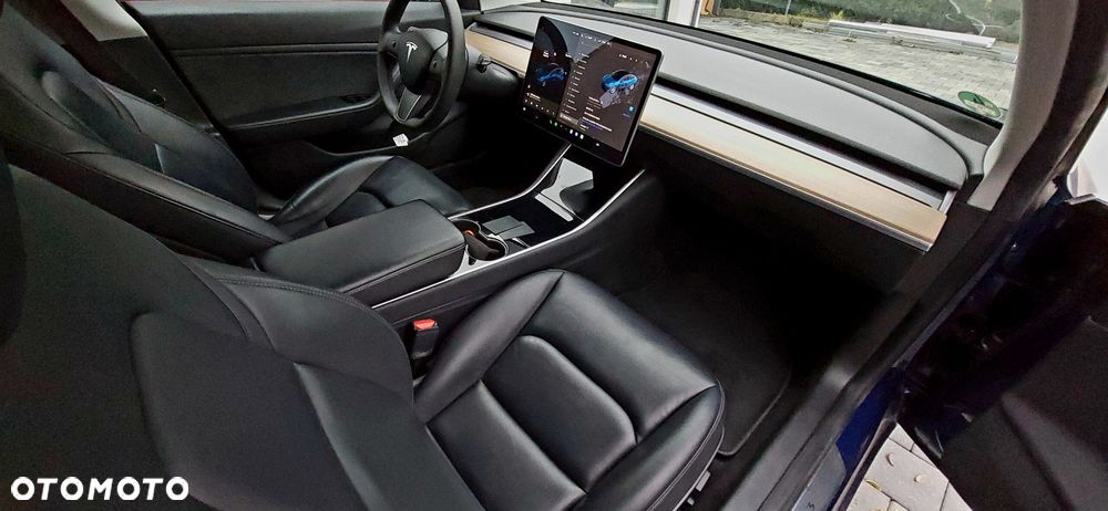 Tesla Model 3 - 8