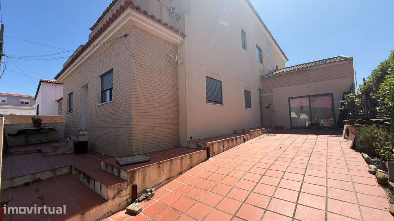Andar de Moradia T2 c/ Suite, Logradouro e Garagem - Grande imagem: 2/31