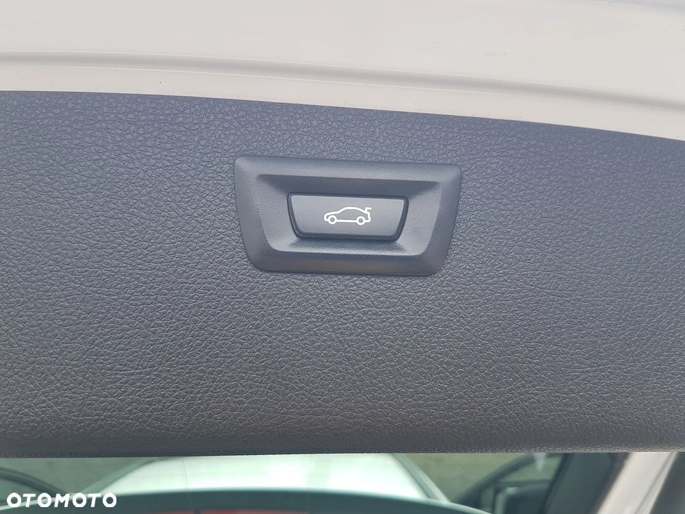 BMW Seria 3 330d xDrive Sport-Aut Sport Line - 22