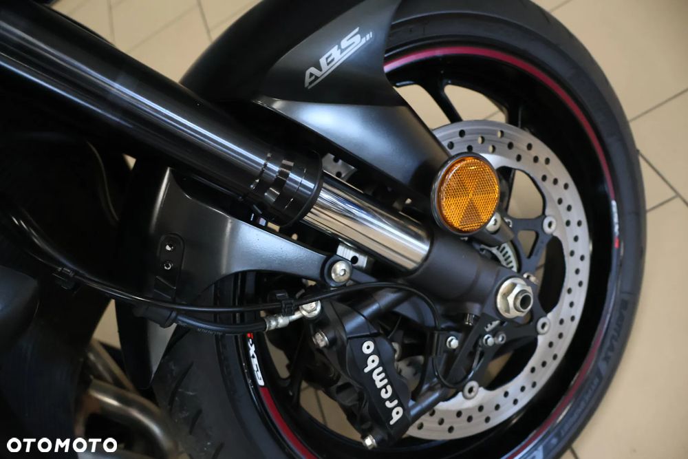 Suzuki GSX - 12