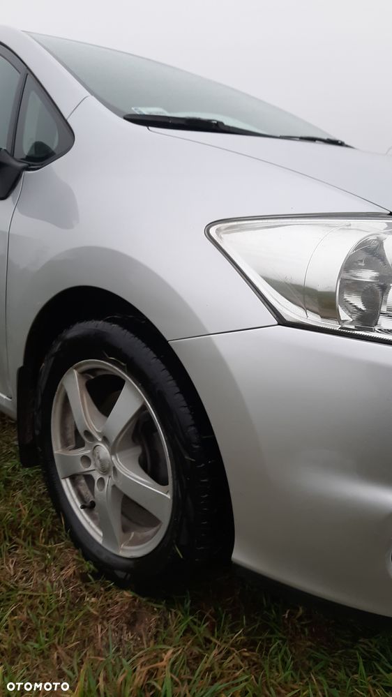 Toyota Auris 1.6 2010 - 23