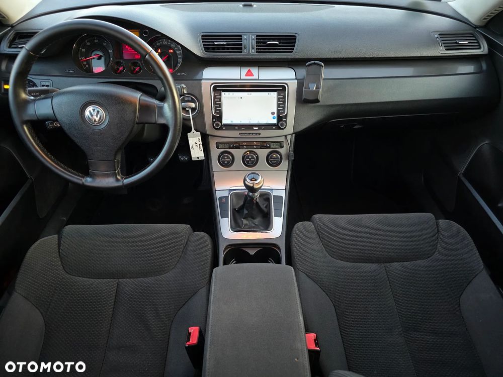 Volkswagen Passat 1.6 FSI Comfortline - 12