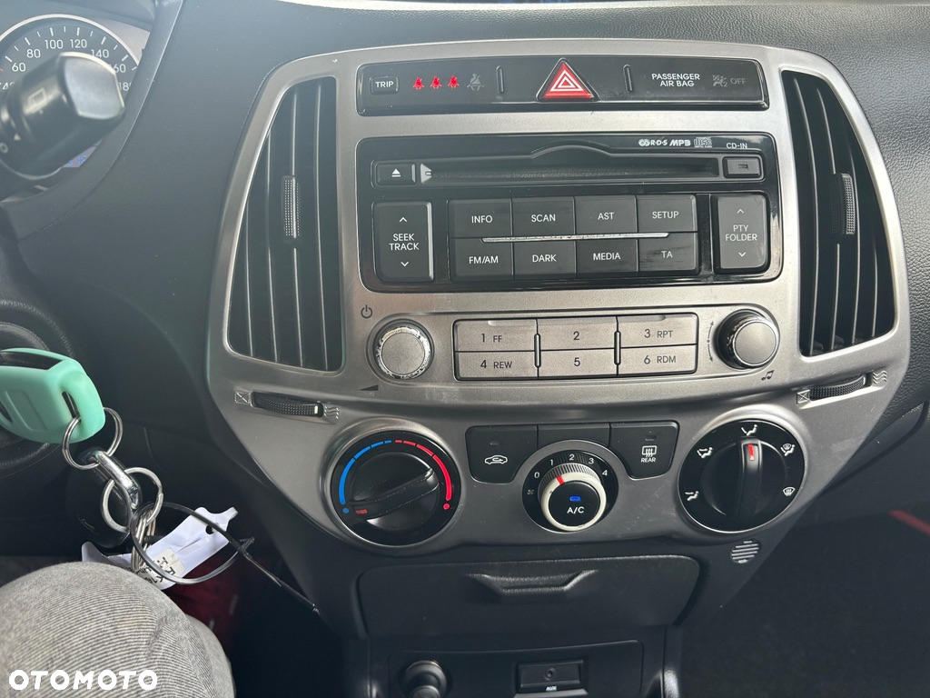 Hyundai i20 1.2 Fifa World Cup Edition - 37