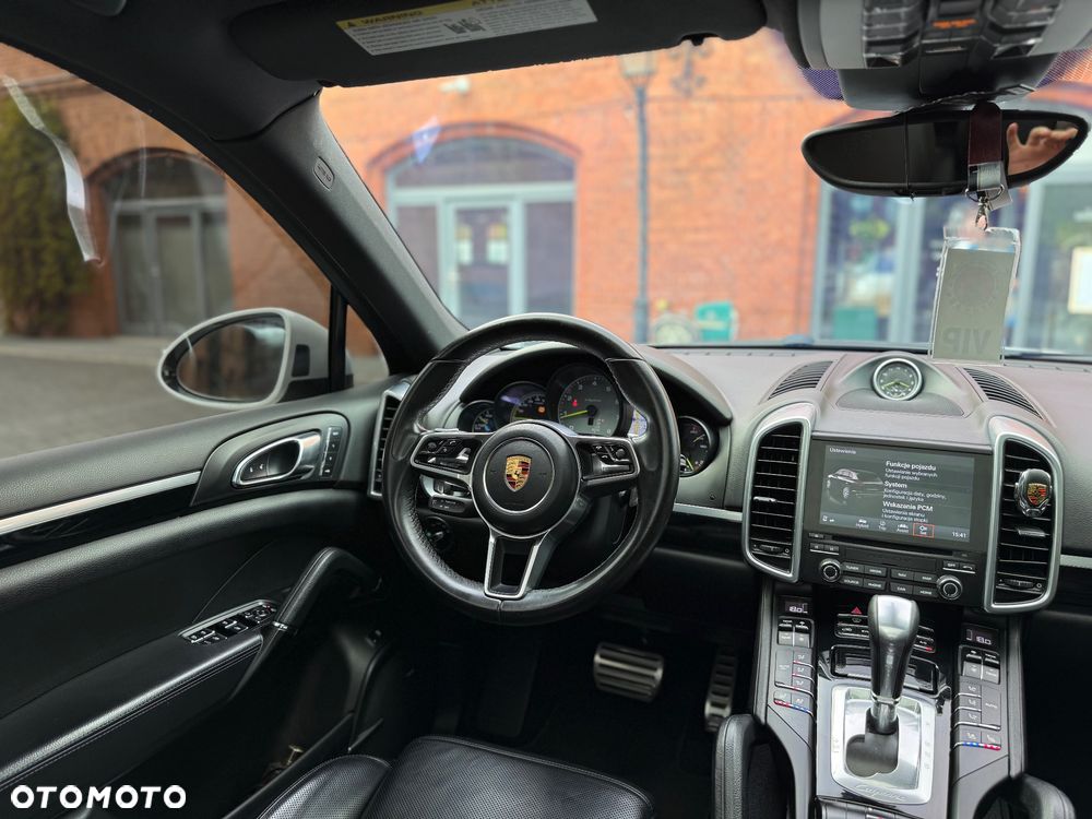 Porsche Cayenne - 30