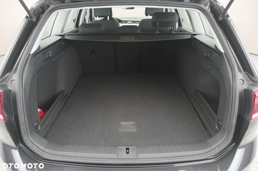 Volkswagen Passat Variant 2.0 TSI Business DSG - 16