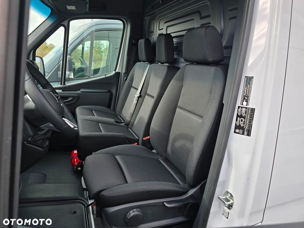Mercedes-Benz Sprinter - 12