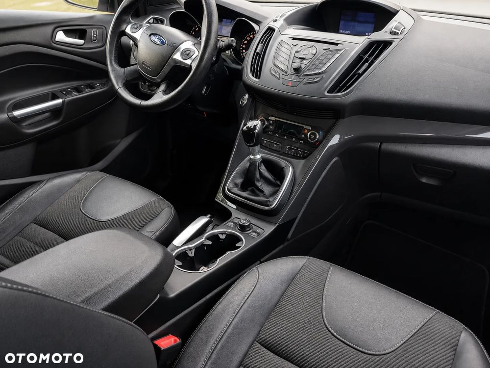 Ford Kuga 1.6 EcoBoost 2x4 Titanium - 2
