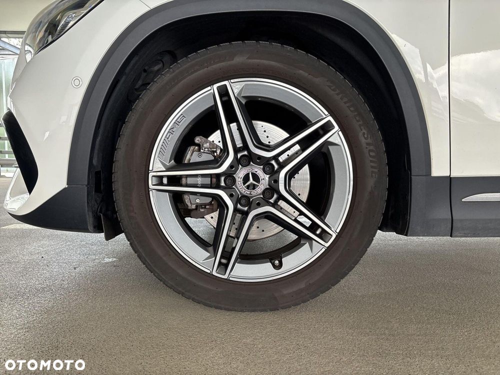 Mercedes-Benz GLA - 9