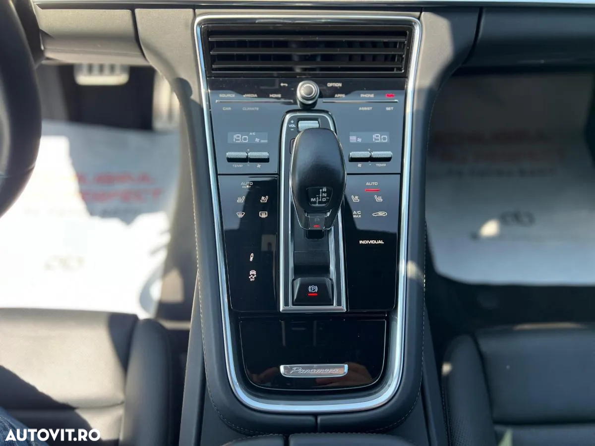 Porsche Panamera - 25