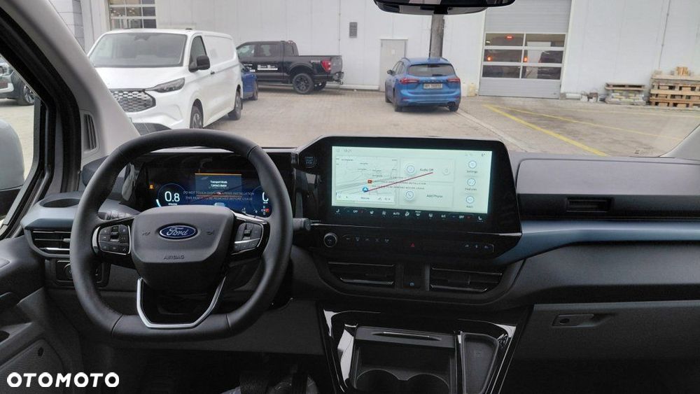 Ford Tourneo Custom - 12