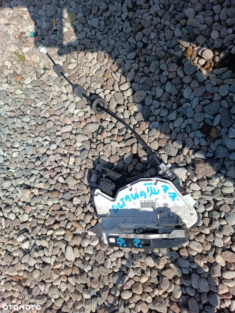 ZAMEK DRZWI PRAWY PRZÓD SKODA OCTAVIA 5E1837016A - 1