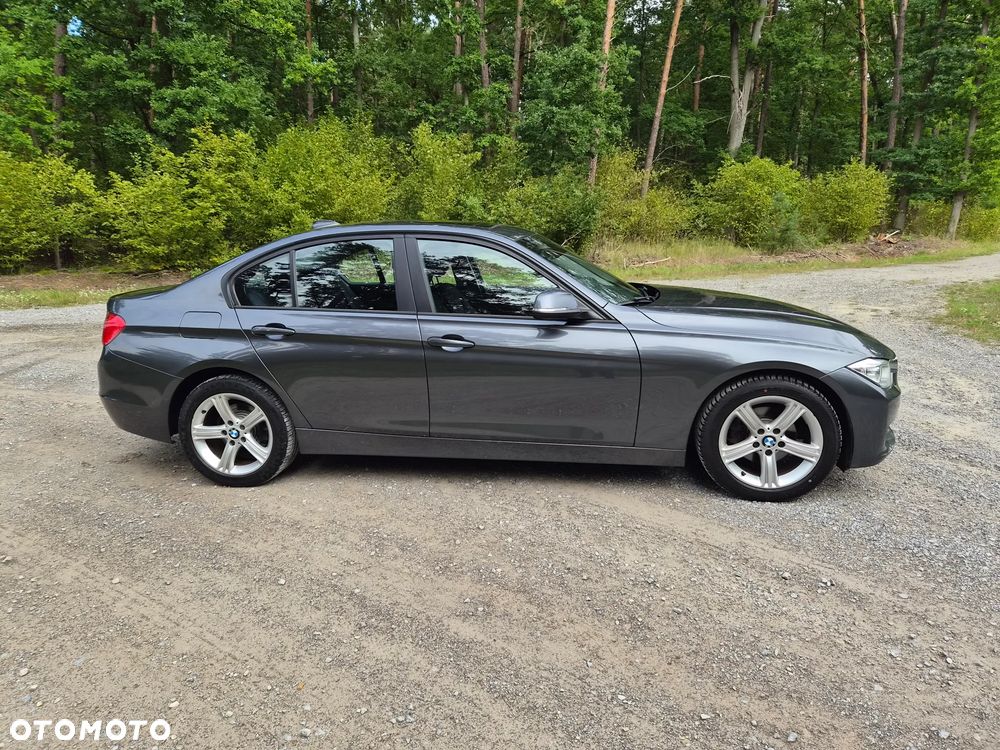 BMW Seria 3 320i - 3