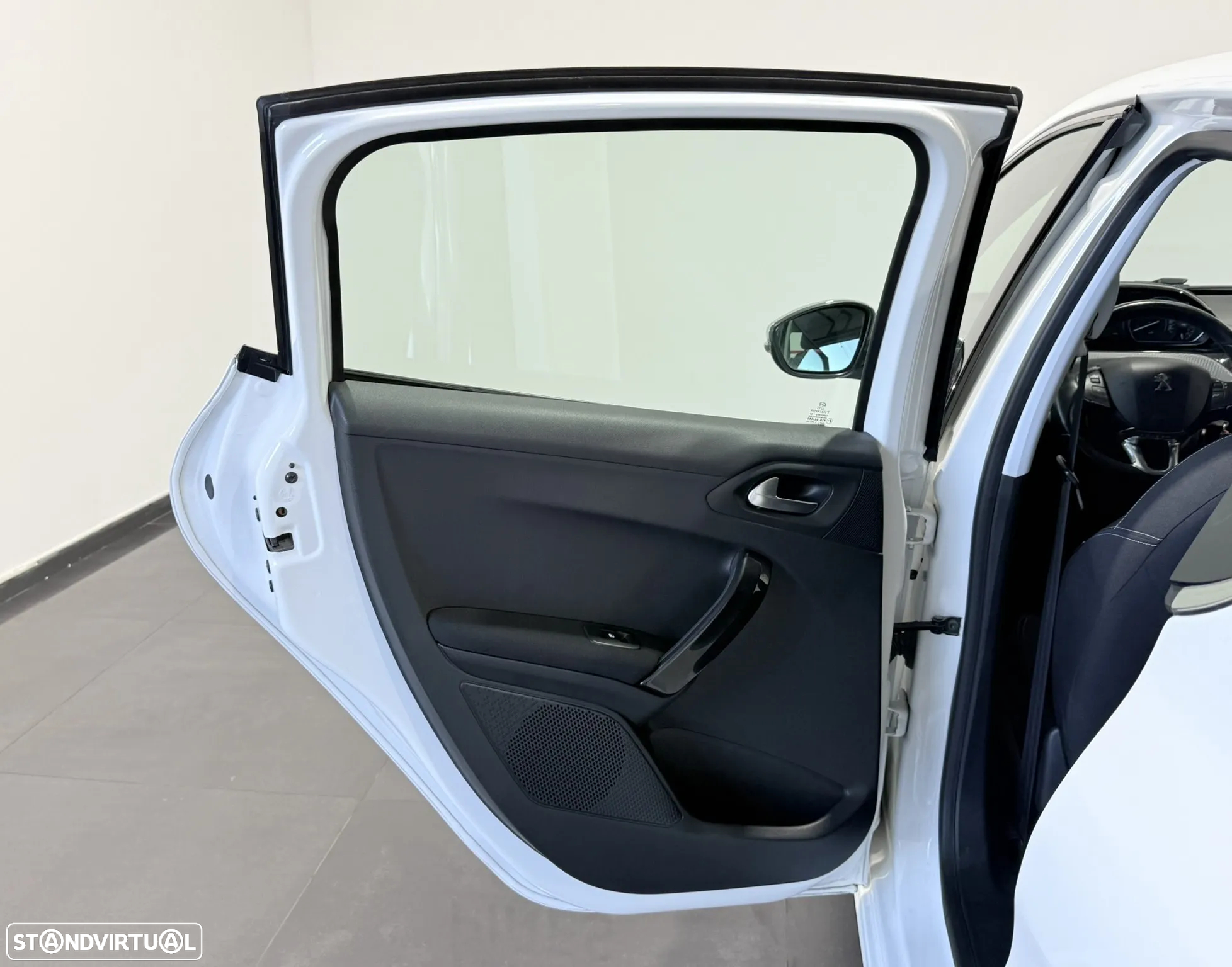 Peugeot 208 1.2 PureTech Allure - 39