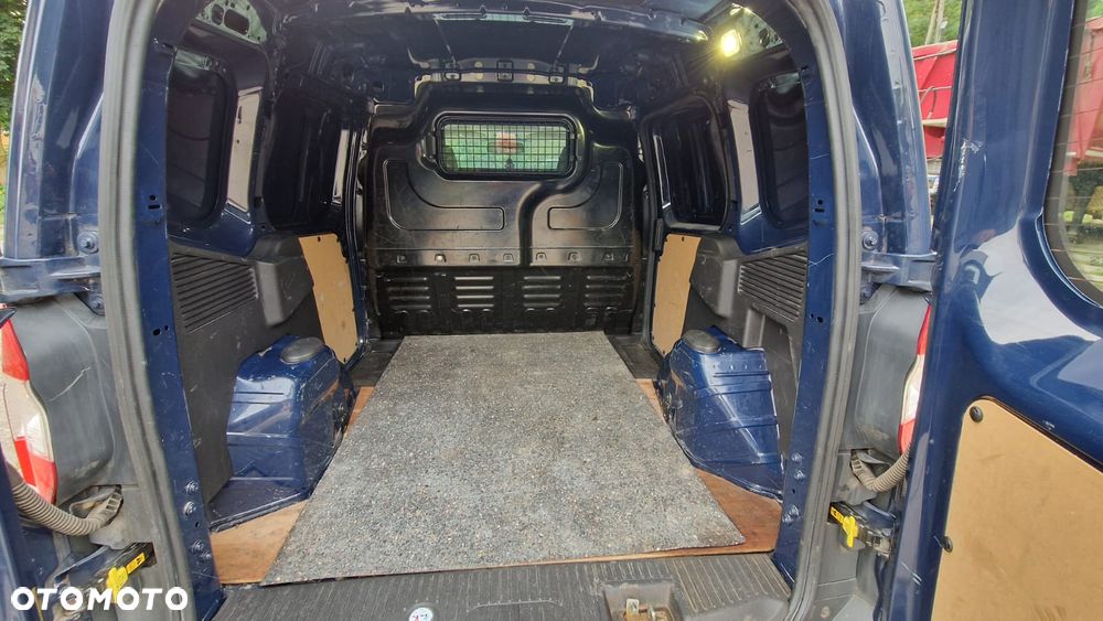 Ford Transit Courier - 21