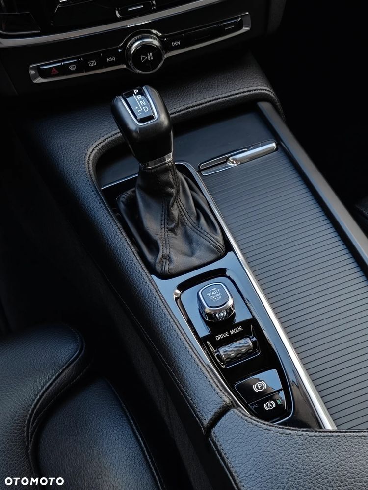 Volvo S90 D4 Momentum Pro - 24
