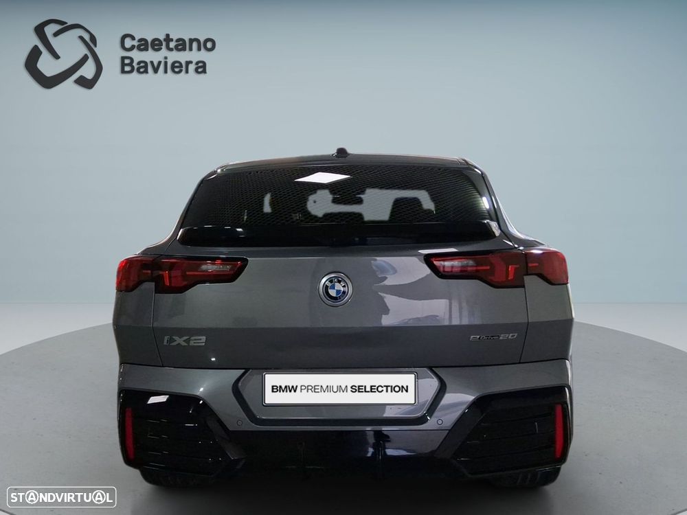 BMW iX2 eDrive20 Pack Desportivo M - 7
