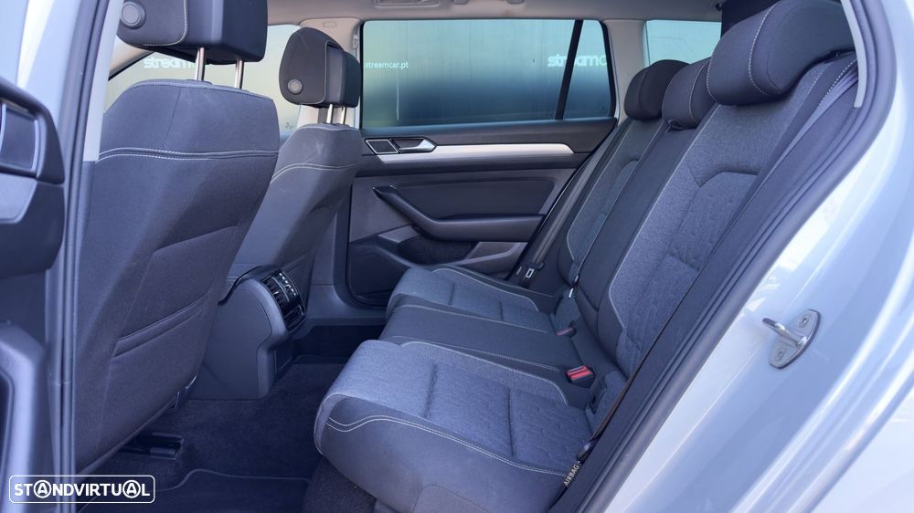 VW Passat Variant 2.0 TDI Business DSG - 30