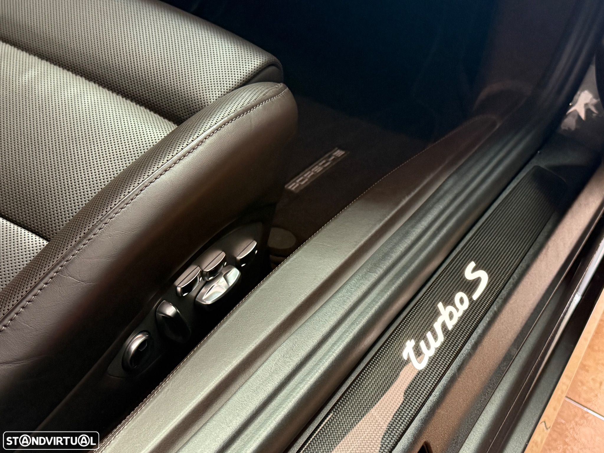 Porsche 911 (991) Turbo S Cabriolet - 17